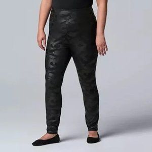 NWT Simply Vera Wang Black Camo High Rise Faux‎ Leather Leggings XL Slimming